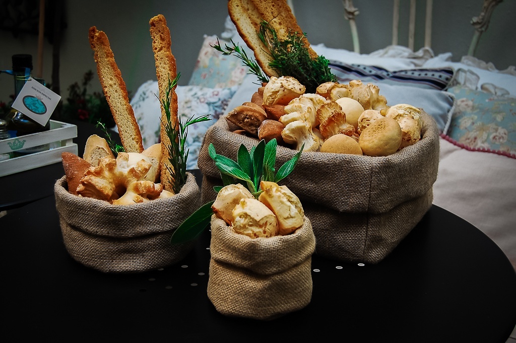 Panerita-roja  Paneras de tela, Tapetes de mesa de arpillera, Bolsas de  arpillera